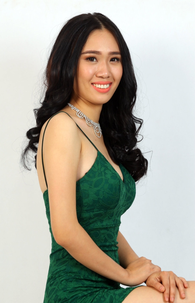 Ngay từ bé, cô đã có cơ hội tham gia nhiều chuyến từ thiện cùng gia đình đến những trại trẻ mồ côi, trại người khuyết tật hay viện dưỡng lão.