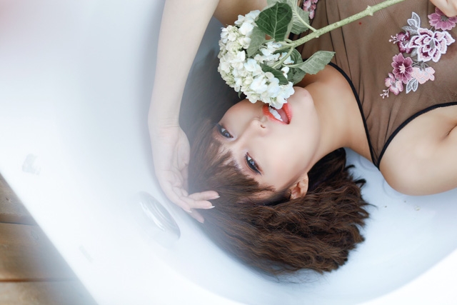 Hậu thẩm mỹ, Phi Thanh Vân tung ảnh khoe đường cong trong bộ ảnh mới - Ảnh 1.