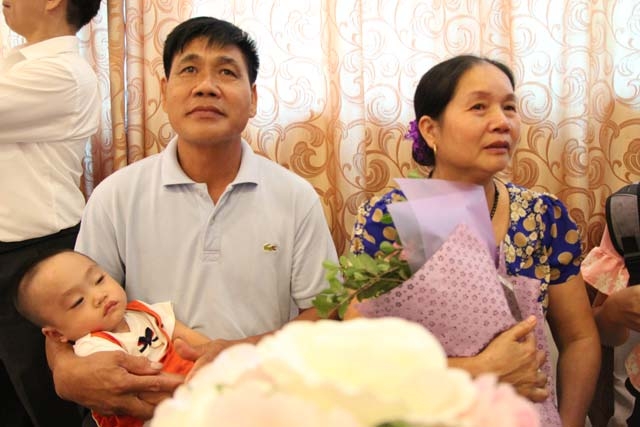 ky tich: co giao ve huu sinh con o tuoi 60, nuoi con hoan toan bang sua me - 5