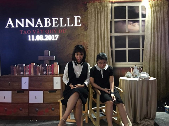 Trao luu cua gioi tre 'an theo' phim Annabelle hinh anh 3