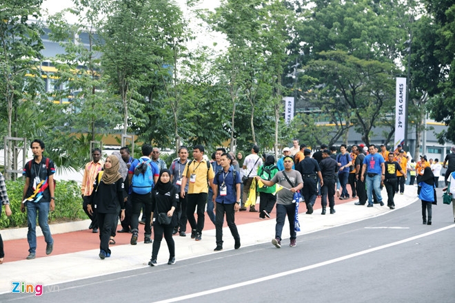 Khai mac SEA Games 29: Bieu dien nghe thuat duoi mua lon hinh anh 6