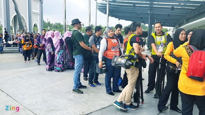 Khai mac SEA Games 29: Bieu dien nghe thuat duoi mua lon hinh anh 25