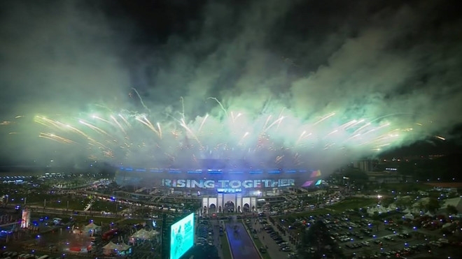 Man phao hoa doc dao va hoanh trang o le khai mac SEA Games 29 hinh anh 1