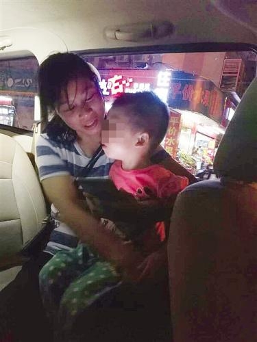 Bị tình nghi bắt cóc bé trai, người phụ nữ khai rằng chỉ đưa bé về chơi với con mình - Ảnh 2.