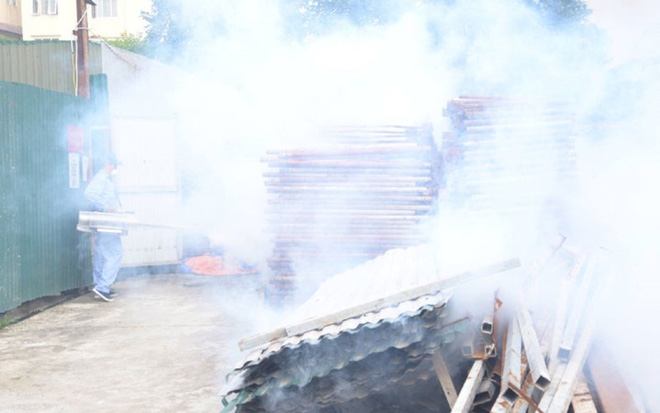 Bộ trưởng Y tế kiểm tra tại ổ dịch sốt xuất huyết Thuỵ Khê - Tây Hồ - Ảnh 10.