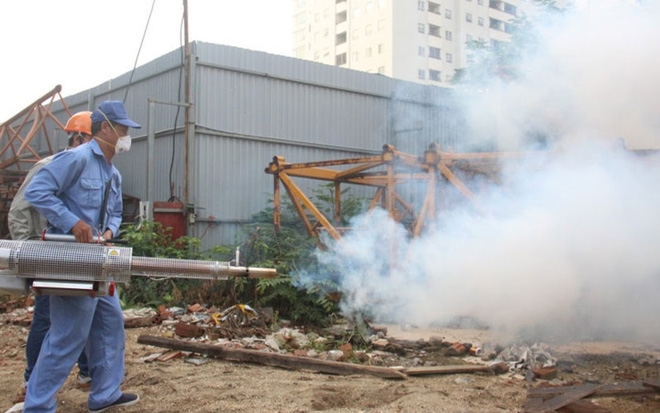 Bộ trưởng Y tế kiểm tra tại ổ dịch sốt xuất huyết Thuỵ Khê - Tây Hồ - Ảnh 11.