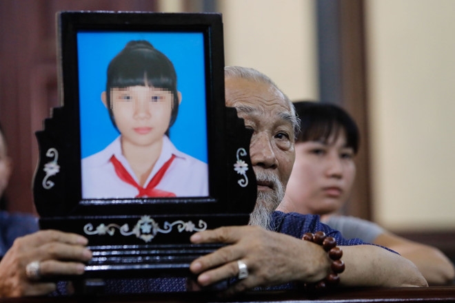 'Chiec dien thoai co 900.000 dong ma lay mang con gai nguoi ta' hinh anh 2
