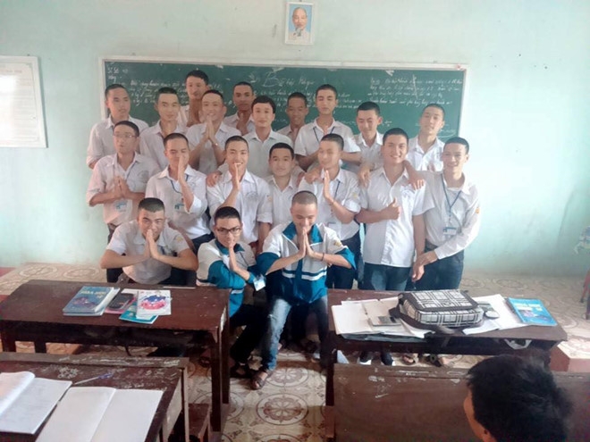 Dan mang thi nhau khoe anh hoi con trai cat 'dau dinh' thoi di hoc hinh anh 3
