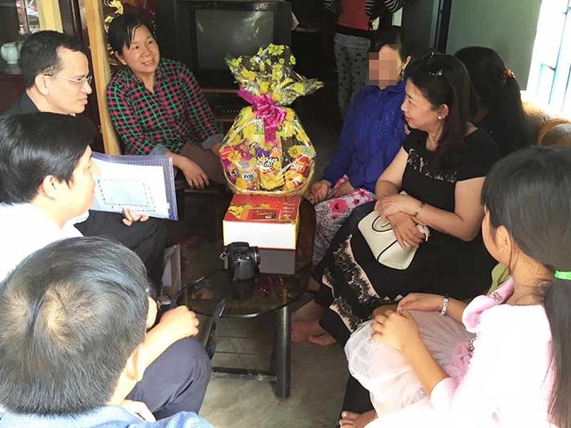 nguoi phu nu voi noi oan chong chat, bi cha ruot cuong hiep sinh 2 con - 1