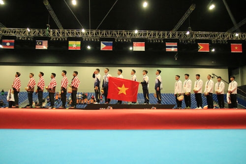 the-duc-dung-cu-ra-quan-thang-loi-voi-chiec-hc-vang-dong-doi-nam-1