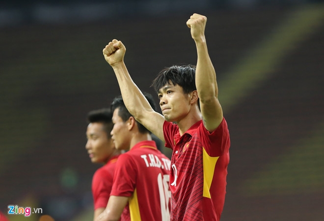 U22 VN 2-0 Philippines (H1): Cong Phuong, Van Thanh lap cong hinh anh 2