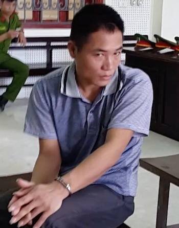 be-gai-11-tuoi-dang-ngu-bi-ban-bo-bit-mieng-khong-che
