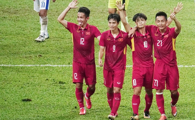 Công Phượng, đường quang không đi, sao cứ đâm quàng bụi rậm?