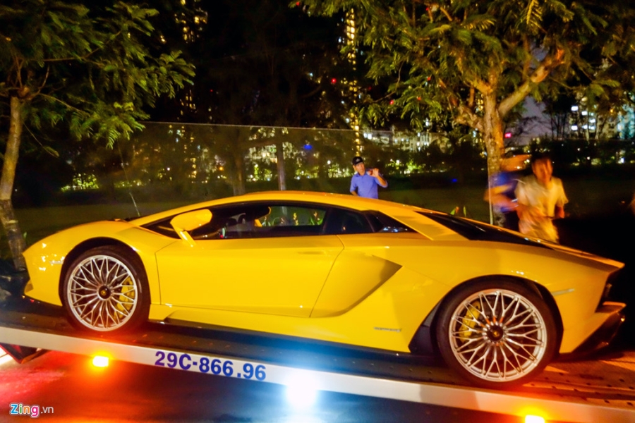Lamborghini Aventador S doc nhat VN ve tay dai gia Sai Gon hinh anh 3