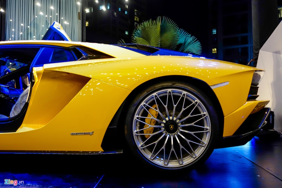 Lamborghini Aventador S doc nhat VN ve tay dai gia Sai Gon hinh anh 8