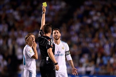 Trung ve Sergio Ramos lap ky luc ve so lan bi duoi hinh anh 2