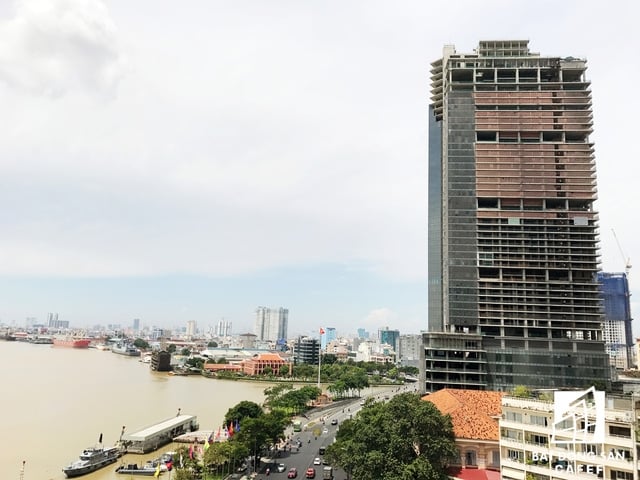  Một chuyên gia kinh tế cũng cho rằng trong bối cảnh công ty M&C đang nợ “ngập đầu” bởi các khoản vay từ nhiều đối tác trong và ngoài nước, các nhà đầu tư tiềm năng cũng rất quan ngại khi muốn rót vốn vào đây. 