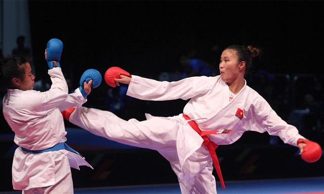 Võ sĩ Hồng Anh (đai đỏ) giành chến thắng trước VĐV chủ nhà đầy nghẹt thở