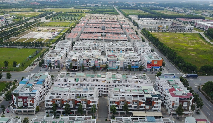 Biệt thự, nhà phố tiền tỷ bỏ hoang ở thành phố mới Bình Dương