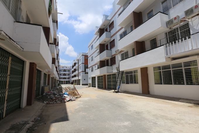 Biệt thự, nhà phố tiền tỷ bỏ hoang ở thành phố mới Bình Dương