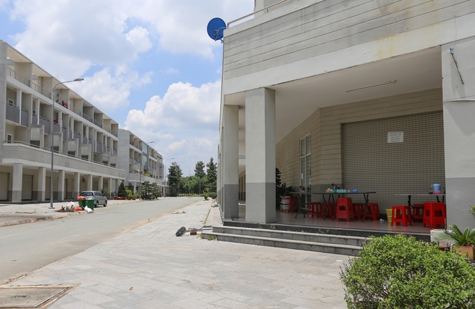 Biệt thự, nhà phố tiền tỷ bỏ hoang ở thành phố mới Bình Dương