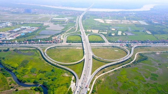  Tuyến đường này có chiều dài 45 km được khởi công xây dựng năm 1998 và hoàn thành sau 4 năm thi công. Ngày 5 tháng 1 năm 2015, tuyến cao tốc được mở rộng lên thành 4 làn xe và được thông xe ngày 3 tháng 1 năm 2016 sau 1 năm thi công nâng cấp, sửa chữa. 