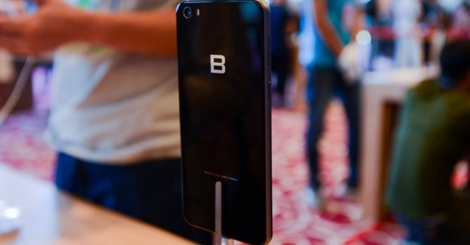 Giao hàng chậm, lỗi camera, Bphone lại gây thất vọng?