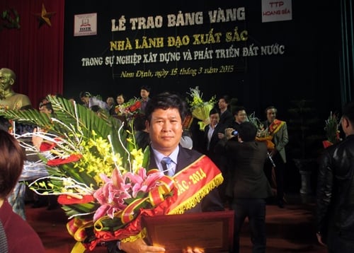 hieu-truong-lay-tien-truong-mua-danh-hieu-ca-nhan-1