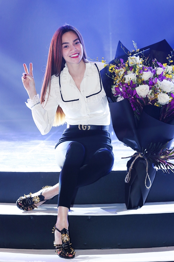 ho-ngoc-ha-tap-liveshow-den-nua-dem-van-rang-ro-2