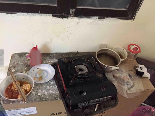 noi am anh gai xinh o ban den boc mui hinh anh 3