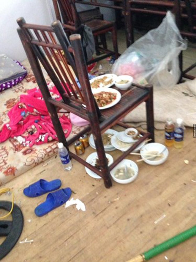 noi am anh gai xinh o ban den boc mui hinh anh 5