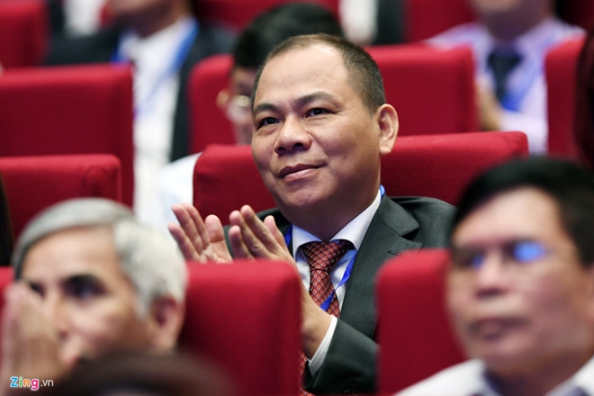 Sau gan 3 thang, ong Pham Nhat Vuong bi soan ngoi so 1 san chung khoan hinh anh 1