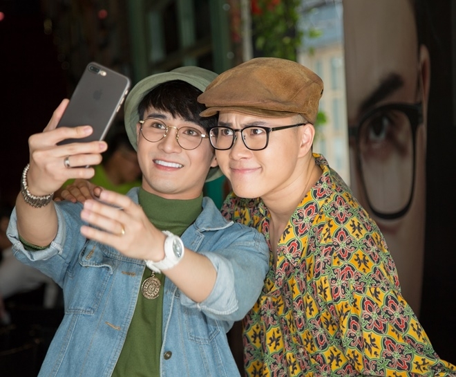 soc khi le roi, tung son con nhieu show hon chu nhan hit ong ba anh? hinh anh 2