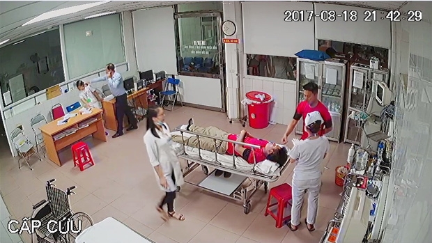 Trần tình của Chủ tịch phường vụ hành hung nữ bác sĩ tại phòng cấp cứu - Ảnh 1.
