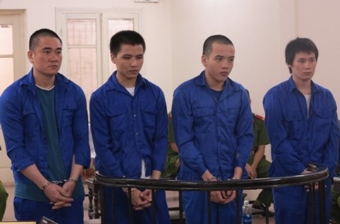 Tuyen tu hinh ca 4 bi cao trong vu van chuyen 75 banh heroin hinh anh 1