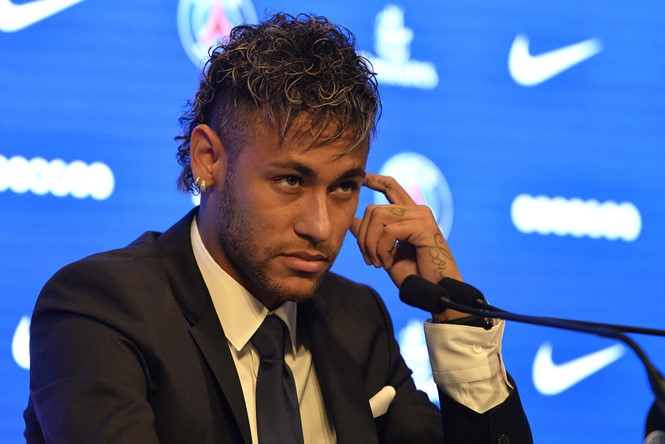 Neymar đang phải đối mặt với vụ kiện từ phía Barcelona /// AFP