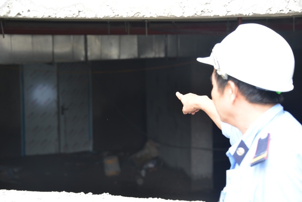 lanh nguoi tiep can ben trong toa chung cu noi 3 cong nhan tủ nạn hinh anh 1