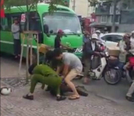 Soái ca bắt cướp giữa Sài Gòn làm xao xuyến cộng đồng mạng - Ảnh 3.