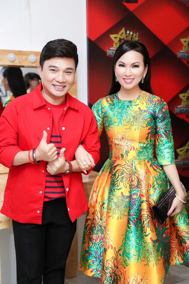 Hà Phương cùng nam ca sĩ Quang Linh.