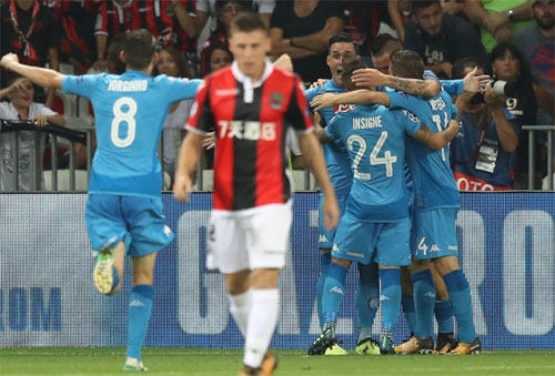 thua-o-vong-loai-champions-league-doi-cua-balotelli-phai-xuong-europa-league