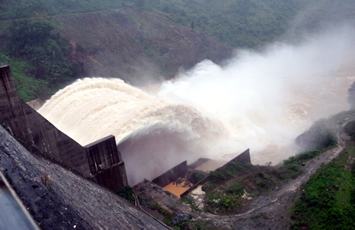 quang-nam-yeu-cau-thuy-dien-xa-nuoc-de-don-lu-1