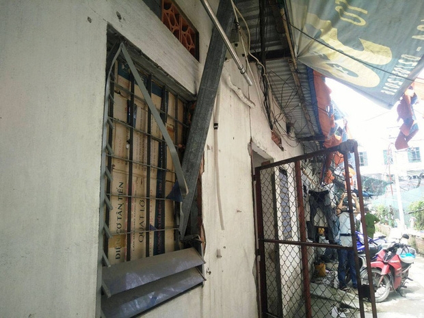 Thanh sắt khoảng 10m đâm thẳng vào nhà, mẹ đang cho con 2 tháng tuổi bú sữa thoát chết trong gang tấc - Ảnh 2.
