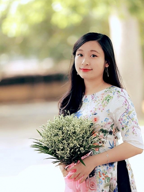 thu khoa xinh dep dh su pham dung nghi duong cung moi vao su pham