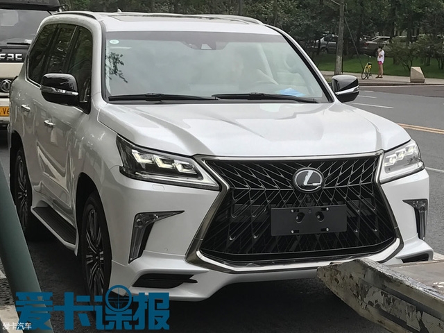 Bắt gặp SUV hạng sang Lexus LX570 Superior mới trên đường phố - Ảnh 1.