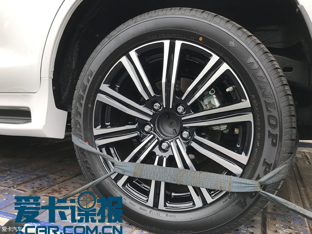 Bắt gặp SUV hạng sang Lexus LX570 Superior mới trên đường phố - Ảnh 3.