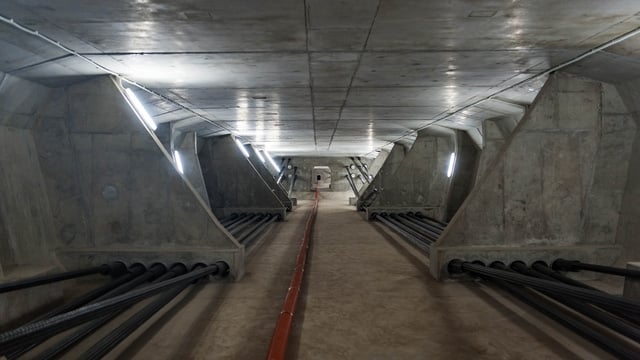 Ít ai biết, bên trong cây cầu vượt biển là một đường hầm khá đặc biệt