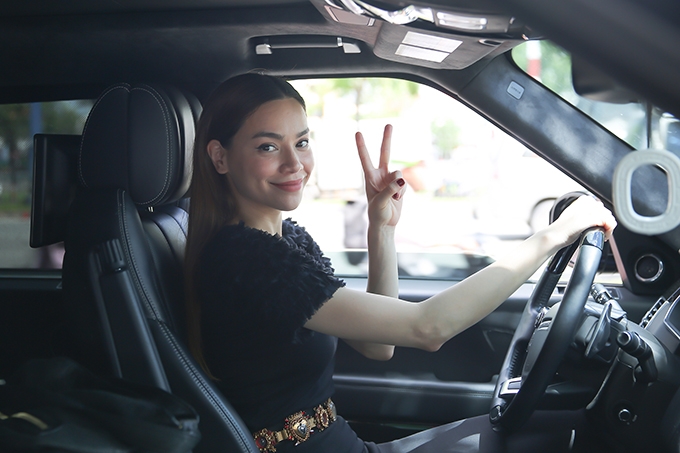 ho-ngoc-ha-tu-lai-xe-sang-den-du-tiec-mung-thanh-cong-cua-liveshow-1