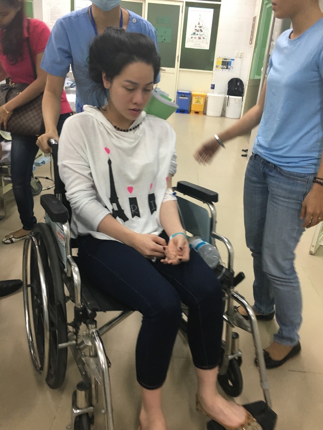 Nhật Kim Anh trở về nhà sau những ngày bị tai biến nằm liệt giường cấp cứu tại Mỹ - Ảnh 7.