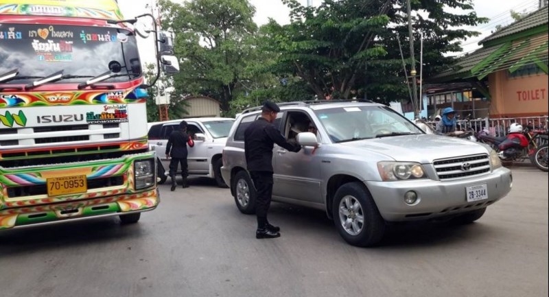 Thái Lan lùng sục từng xe tìm bà Yingluck - ảnh 1
