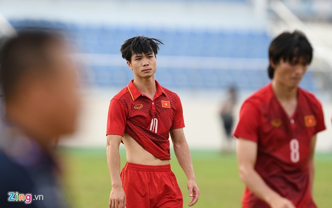 Hom nay HLV Huu Thang va U22 ve Viet Nam hinh anh 1